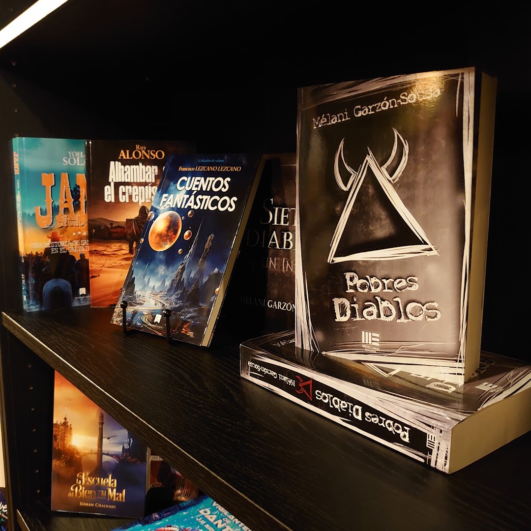 Librería Aranfaybo: clear display of bookstore collection