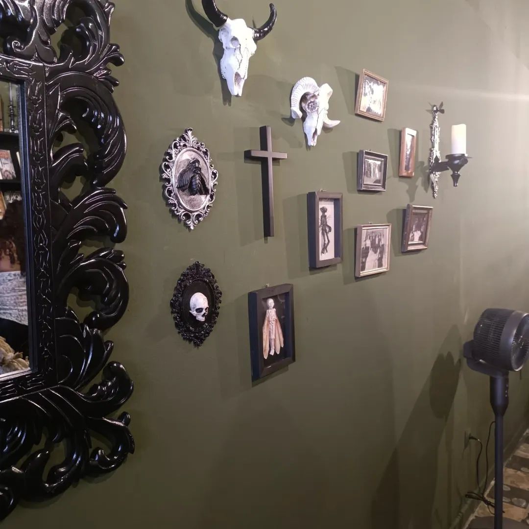 Librería Aranfaybo: venue interior and decor