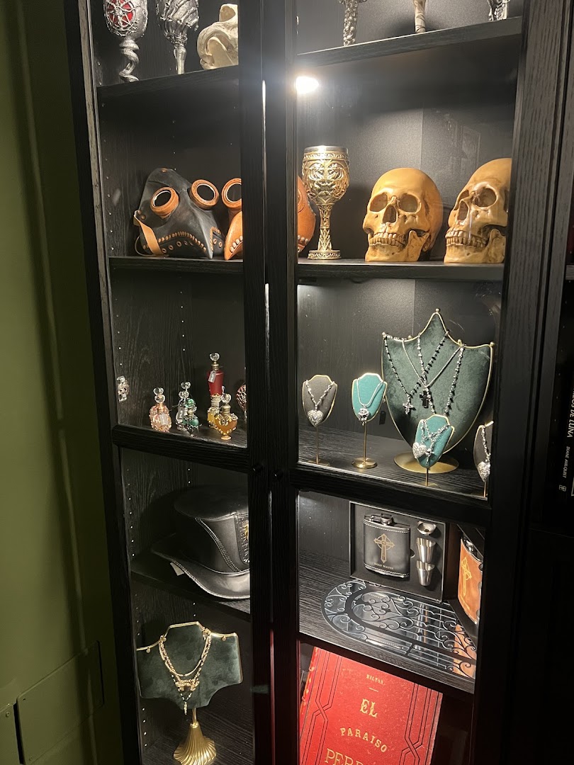 Librería Aranfaybo: clear display of venue collection