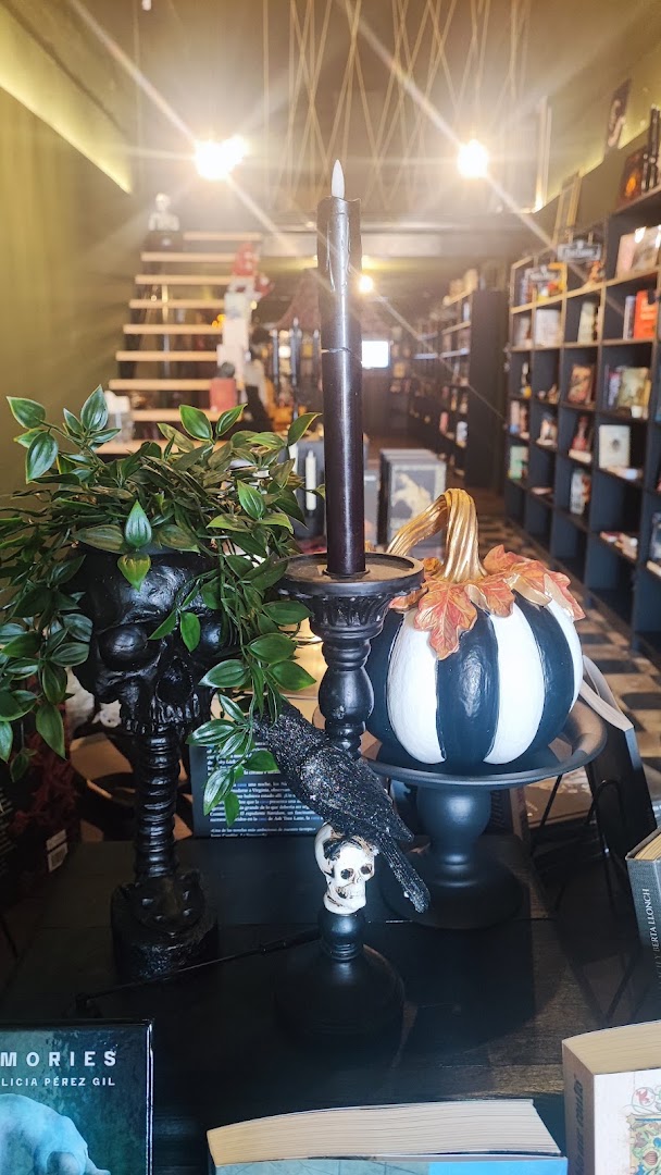Librería Aranfaybo: bookstore interior and atmosphere