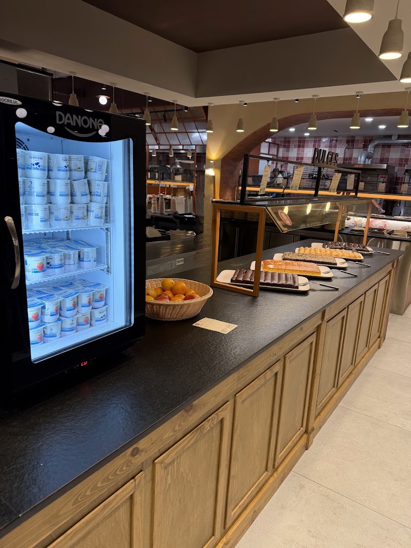 Muerde la Pasta: clear view of buffet area