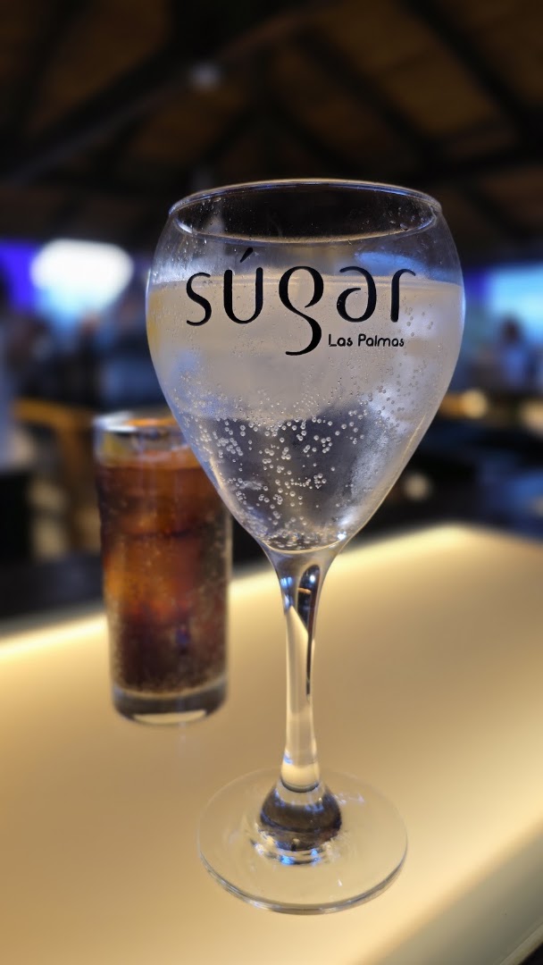 Súgar: professional drink shot with branding
