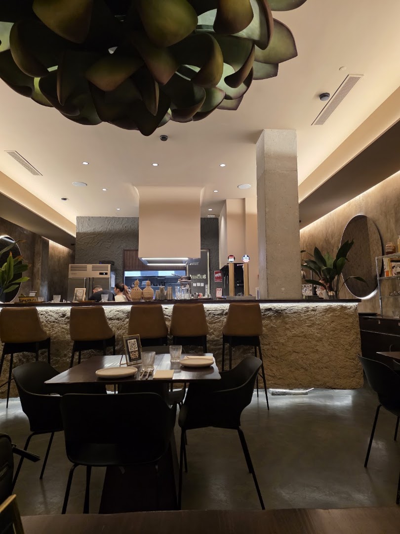 Verode: high quality interior restaurant shot