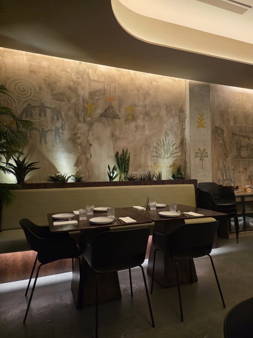 Verode: attractive, well-lit restaurant interior