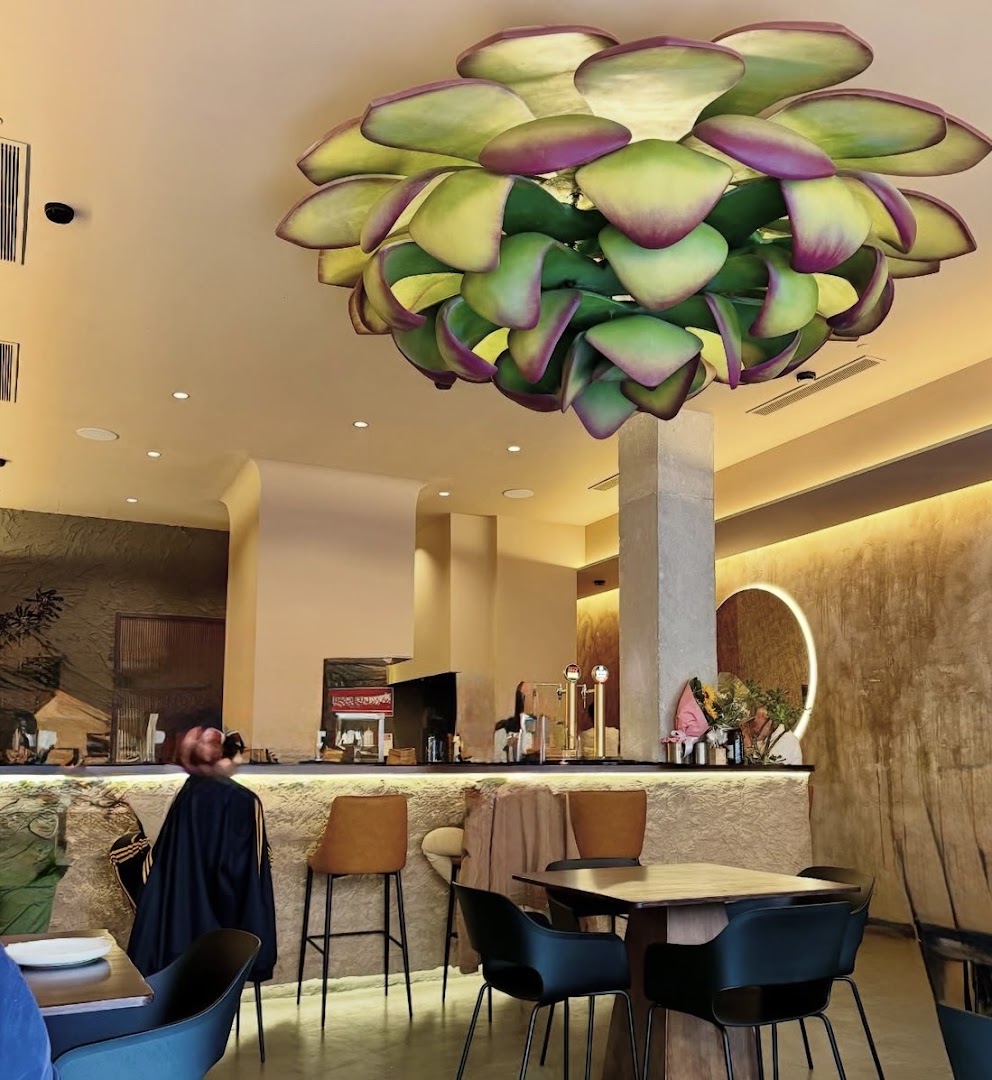 Verode: attractive interior and unique lighting