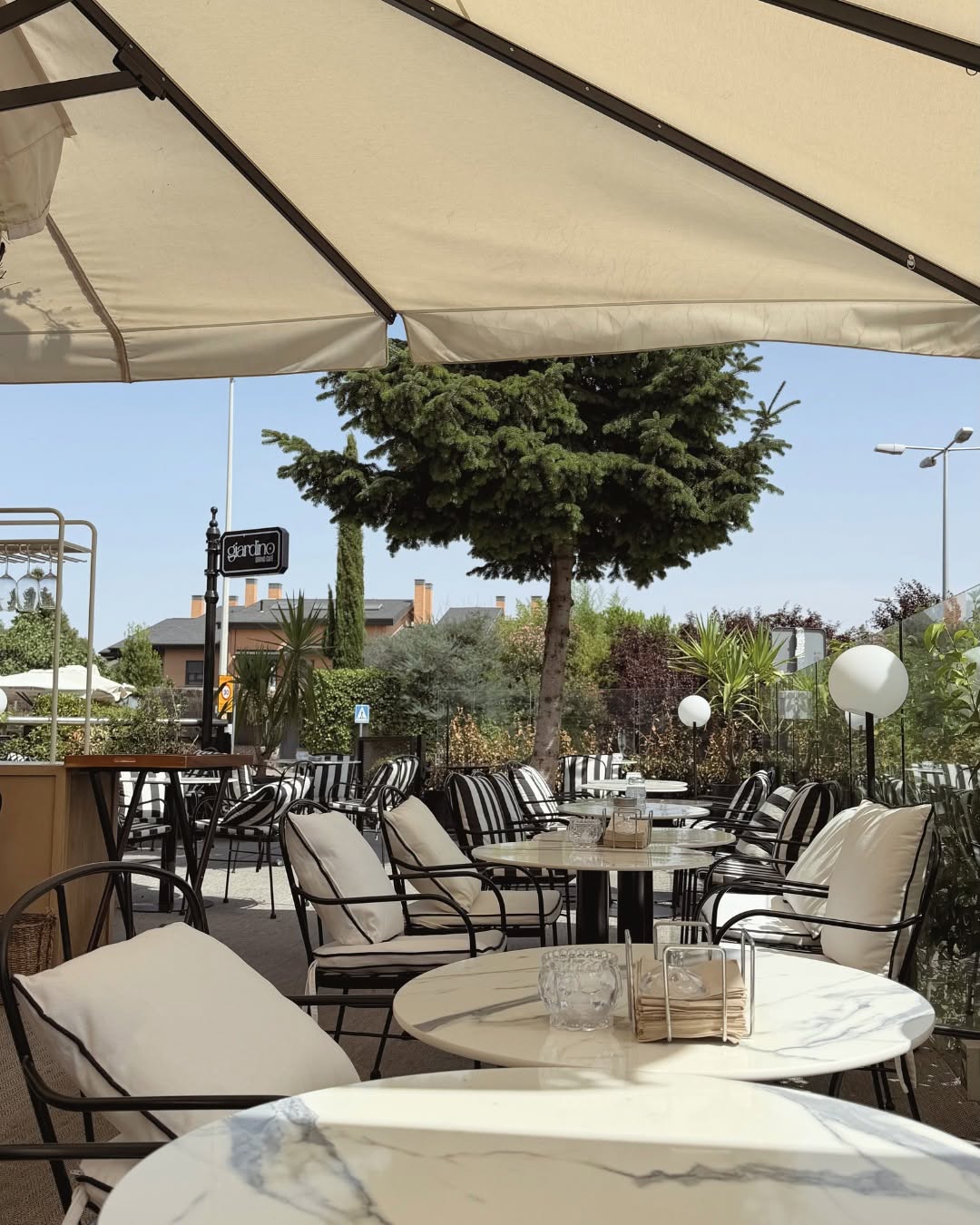 Giardino Grand Café: attractive and inviting terrace view