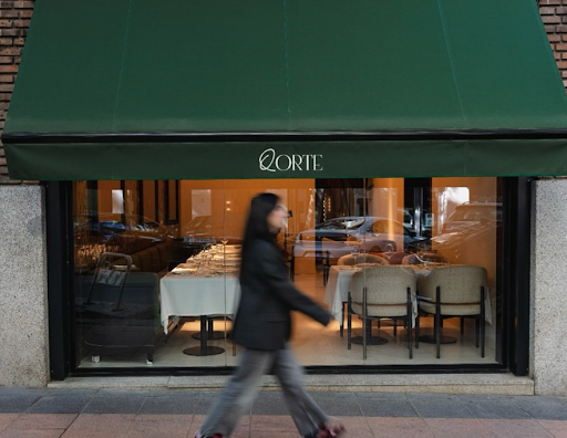 Qorte: clear, professional shot of storefront