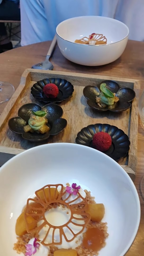 Blossom: high quality food presentation