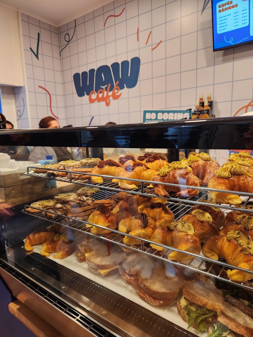 Waw Café: appetizing display of fresh food
