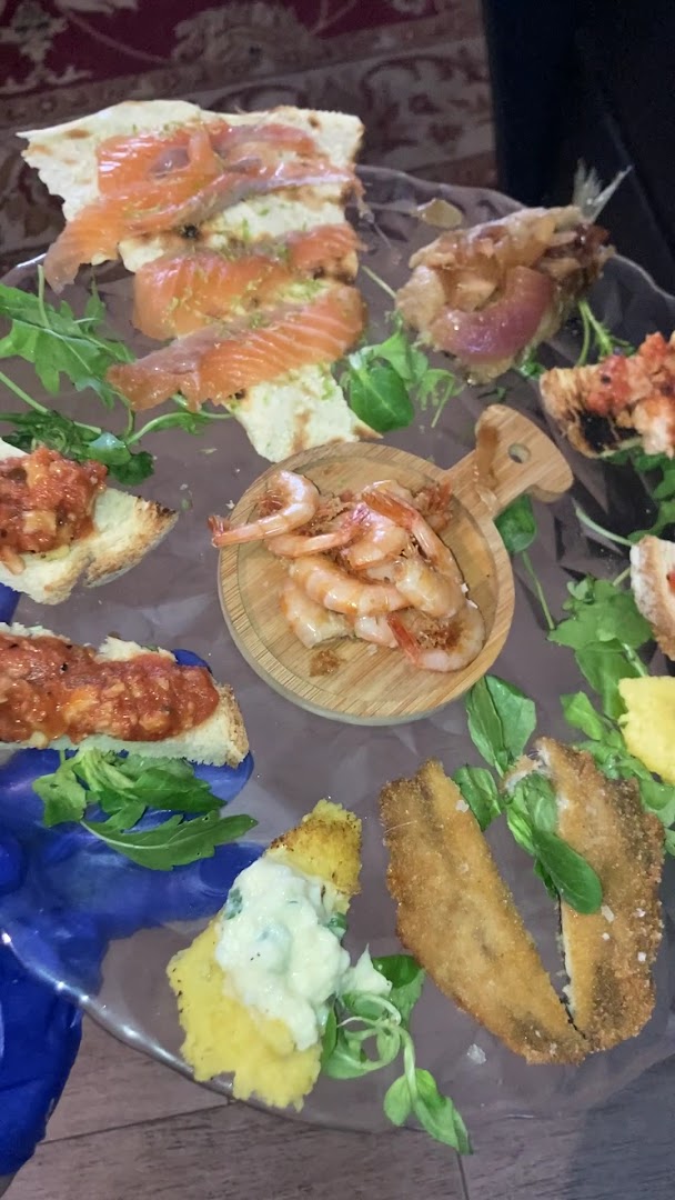 Cicchetto Venexiano: appetizing display of restaurant food