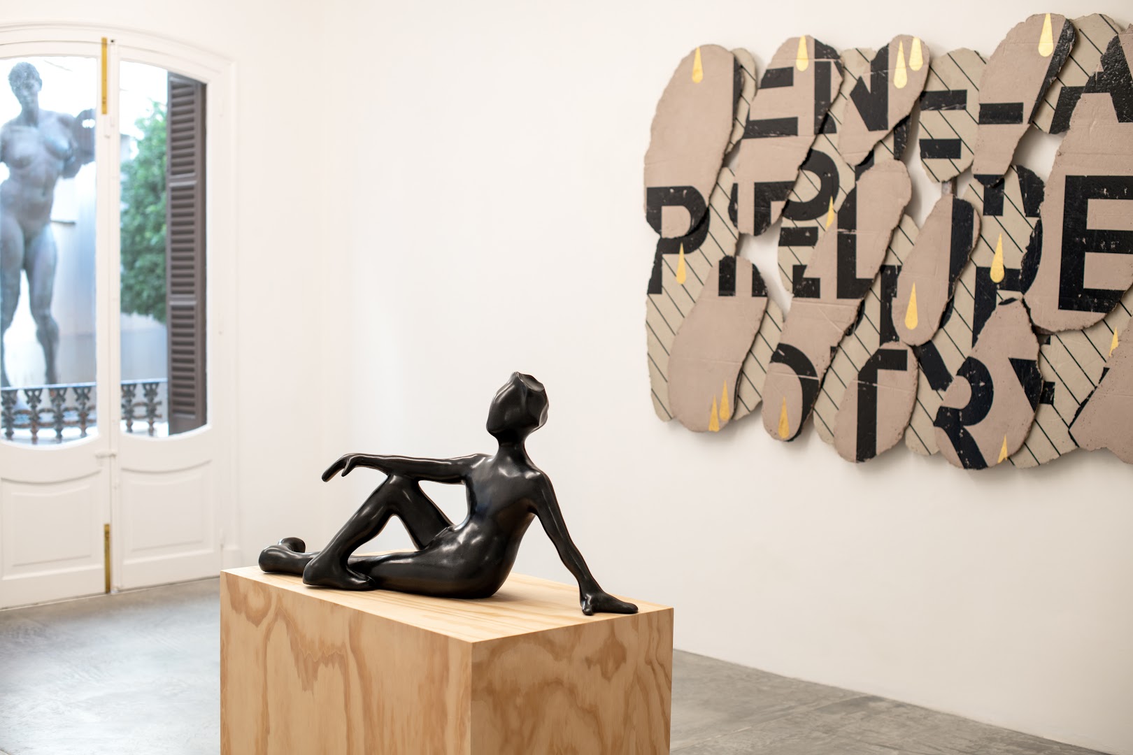 Albarrán Bourdais: clear, professional gallery exhibition shot