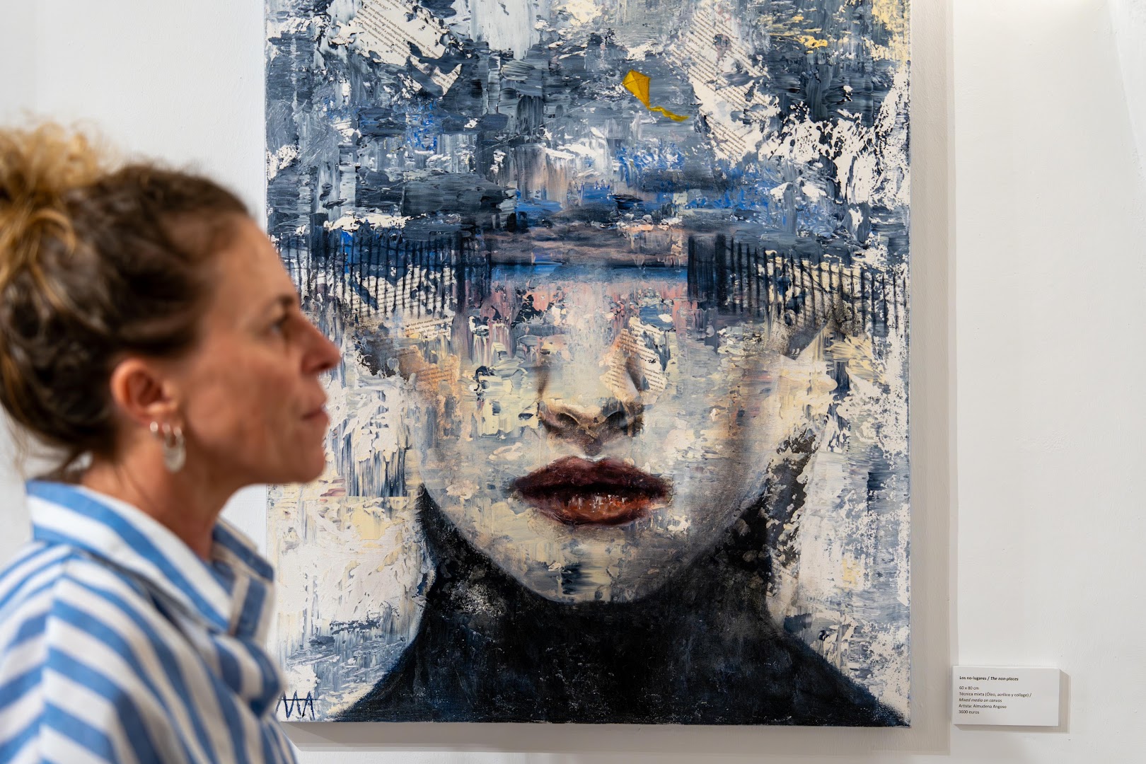 Ensō Art Gallery: visitor engaging with gallery artwork