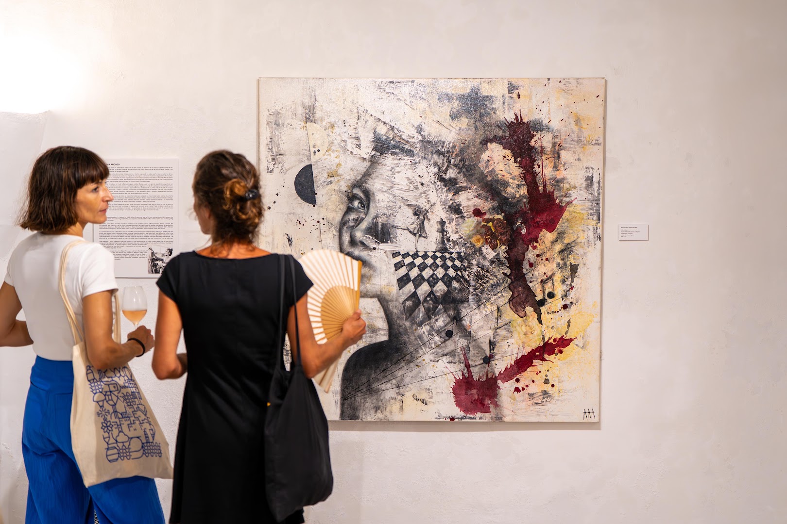 Ensō Art Gallery: visitors viewing gallery artwork