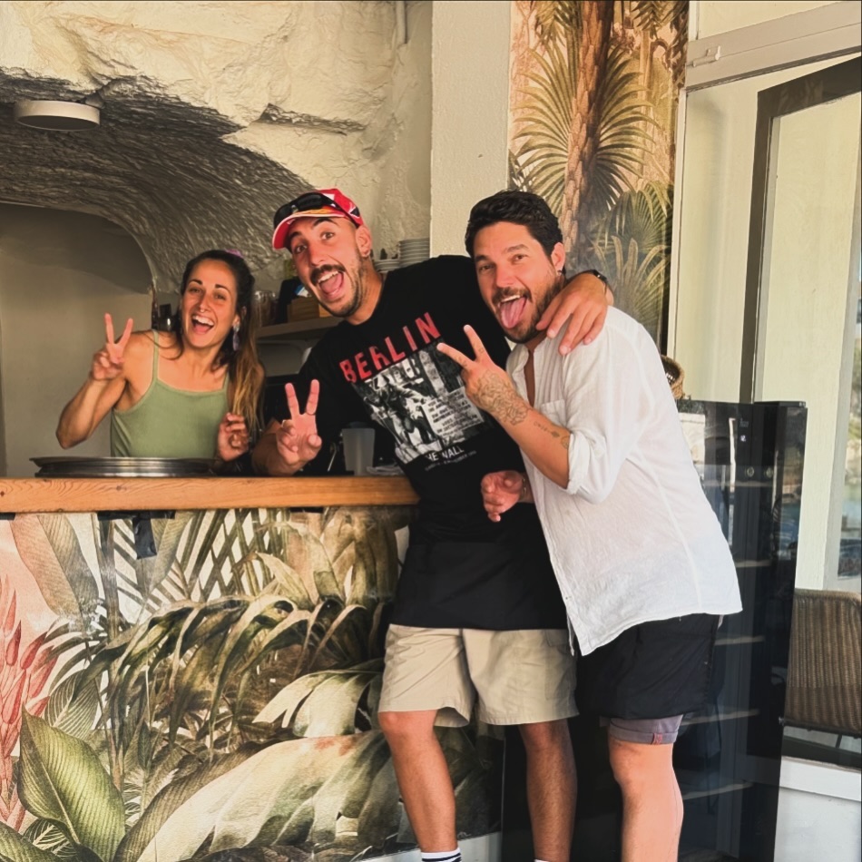 Santandria Bay: friendly staff photo showing atmosphere