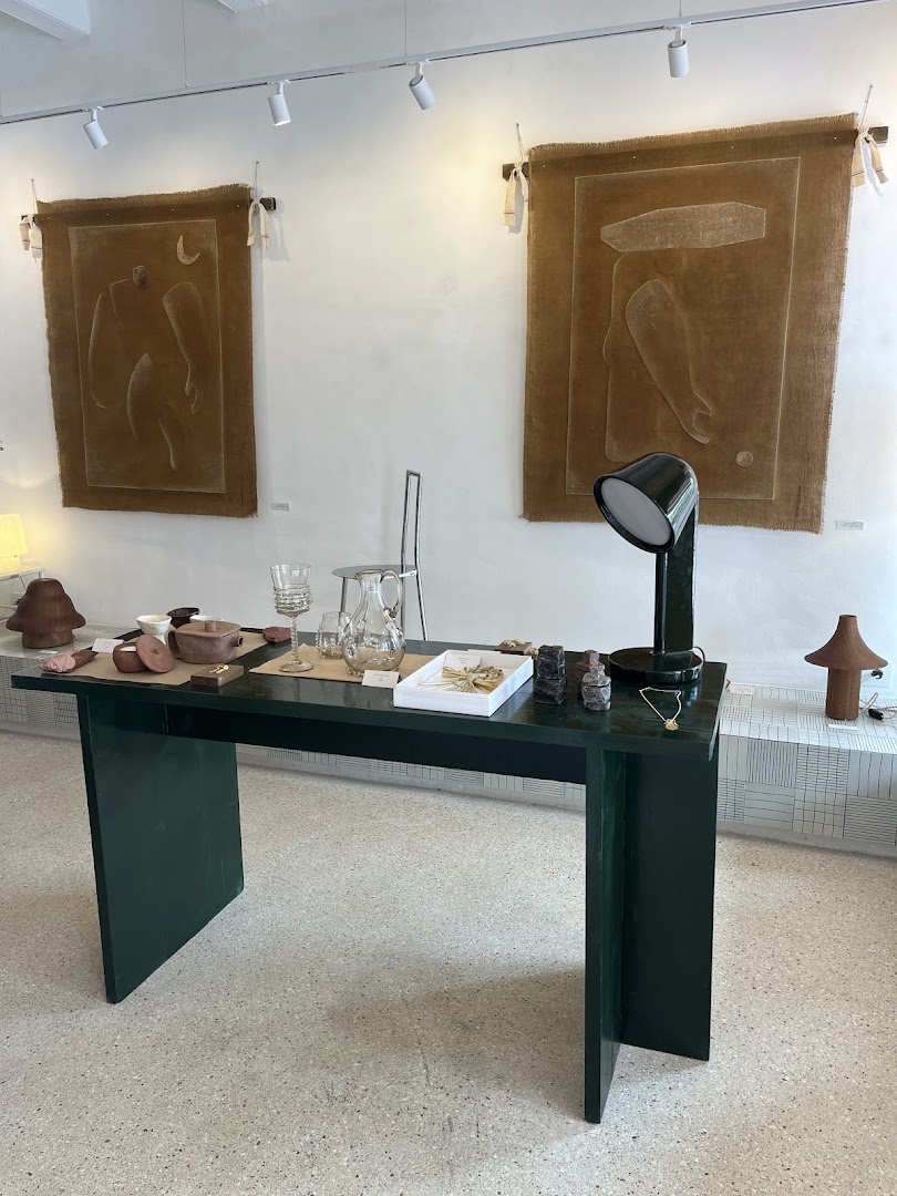 Tabouret: clear view of gallery exhibition