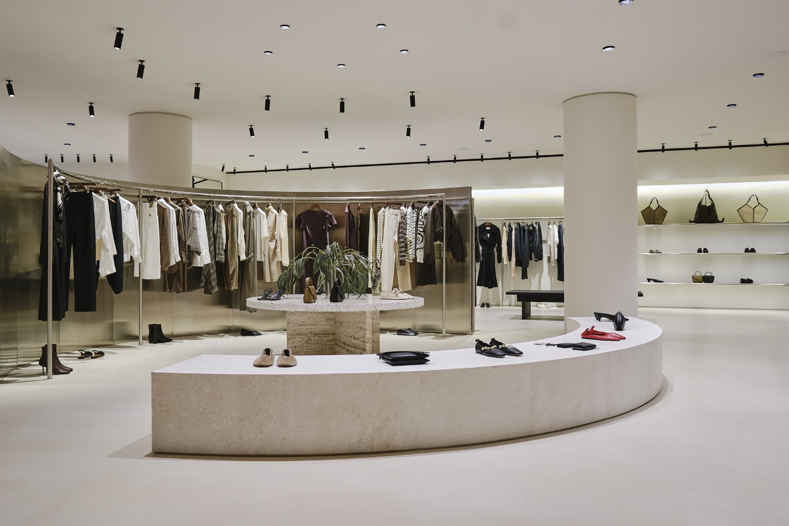 Colom: professional interior shop display photo