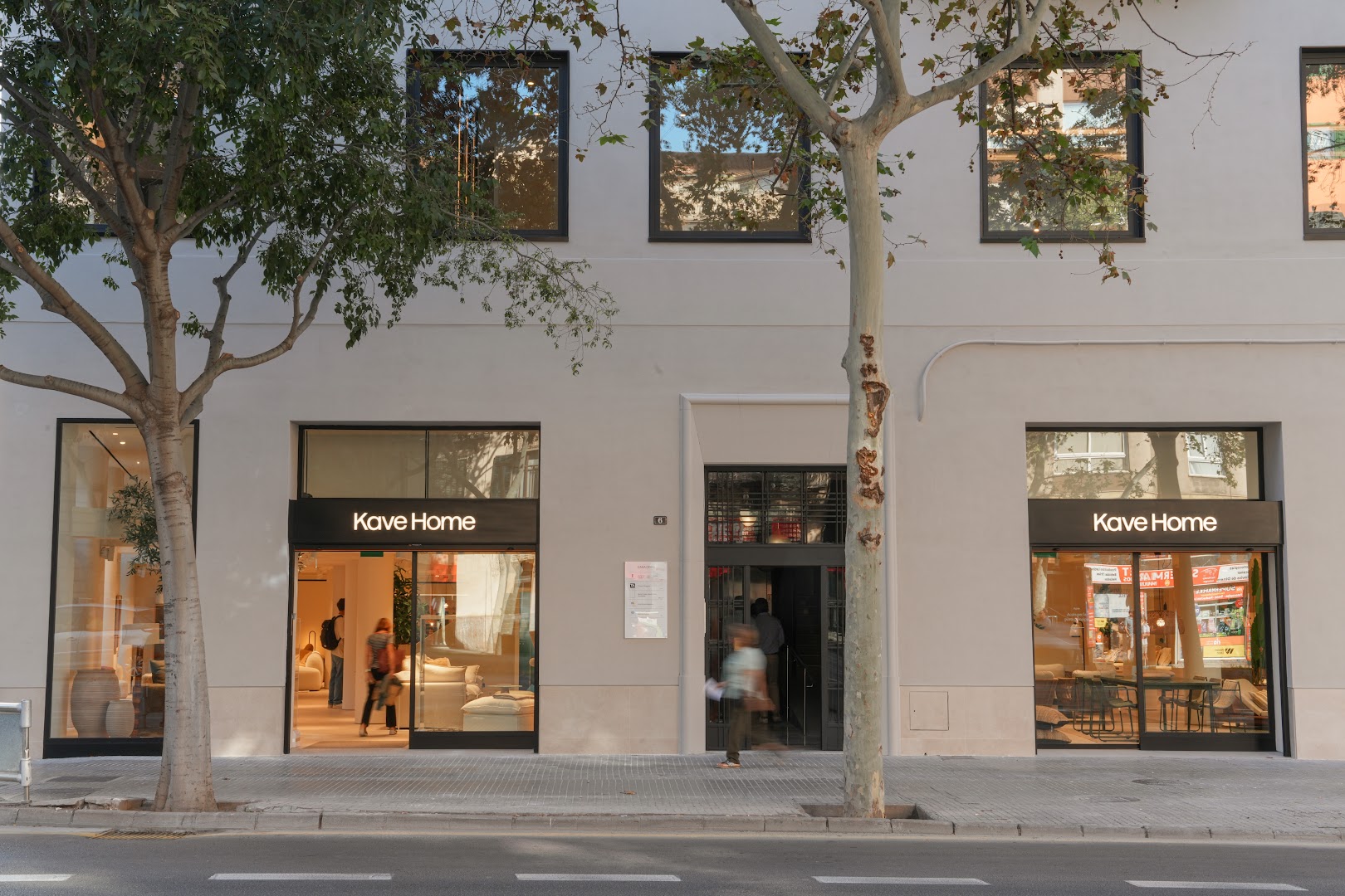 Kave Home: clear professional storefront photo
