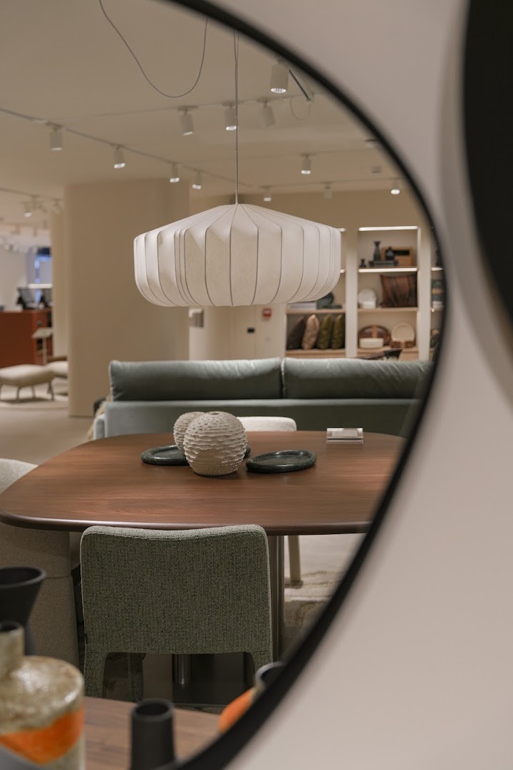 Kave Home: professional interior shop display photo