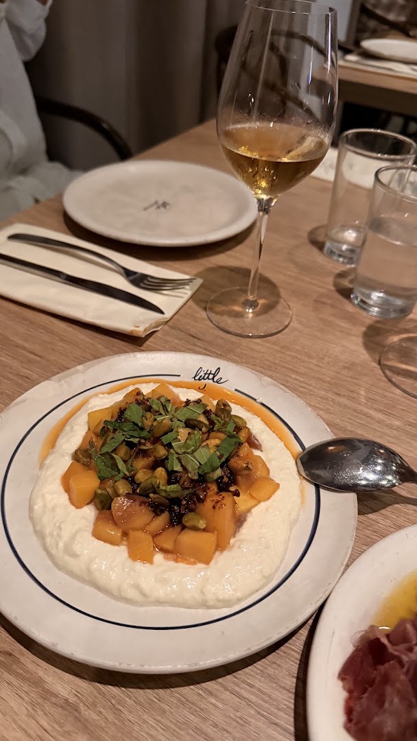 Little Jarana: appetizing food photography, clear professional shot