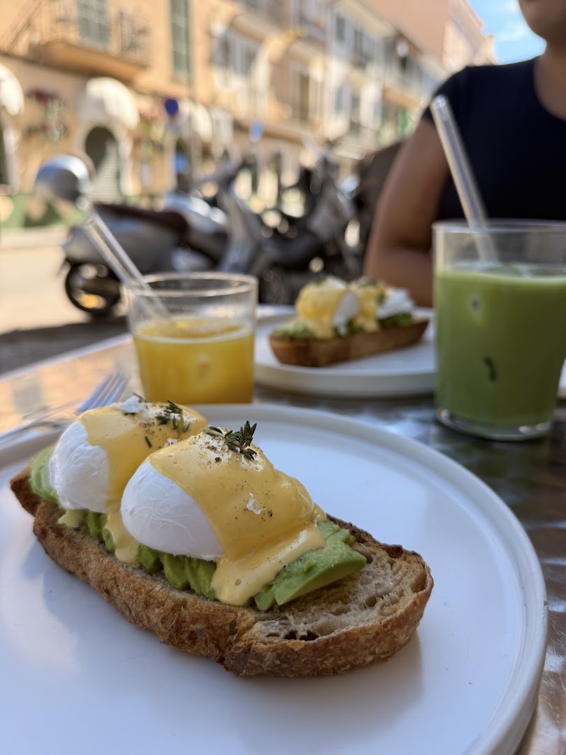 MAGÍ: appetizing food and drink photo