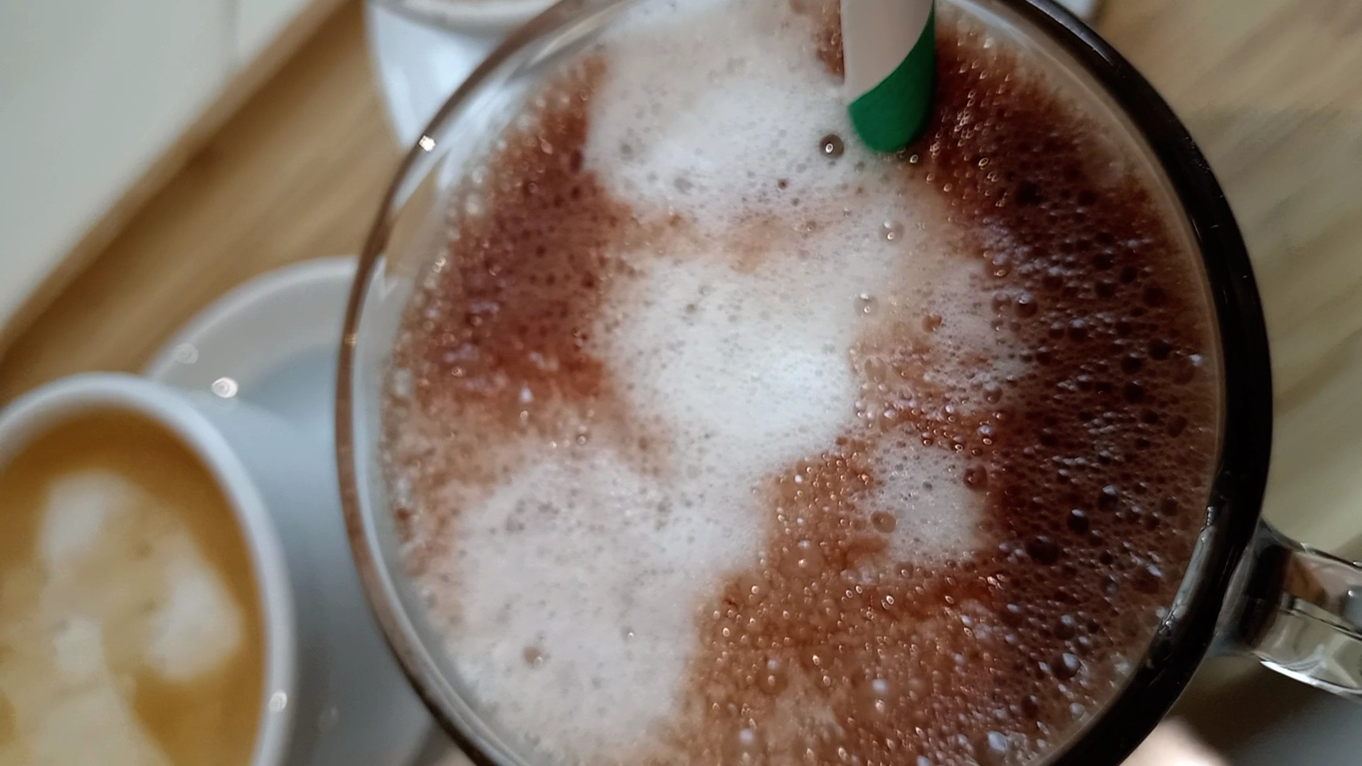 MAGÍ: appetizing close-up of breakfast drinks