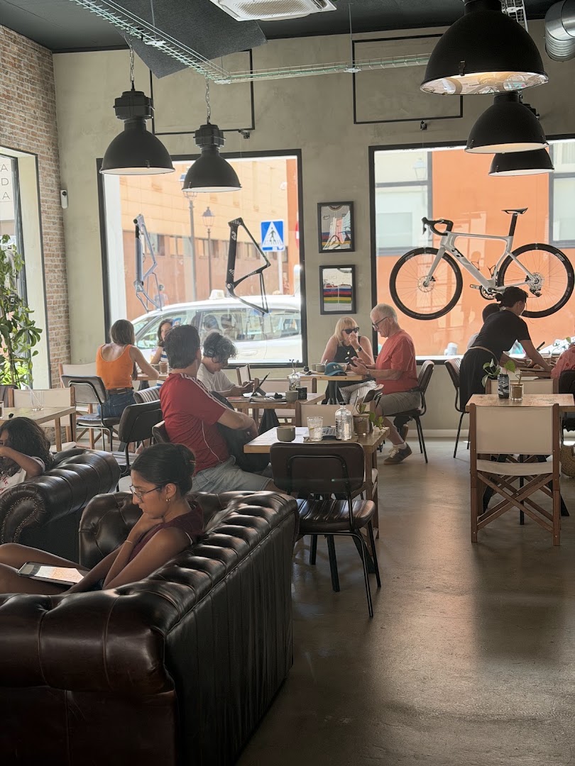 Reverb: inviting atmosphere and interior