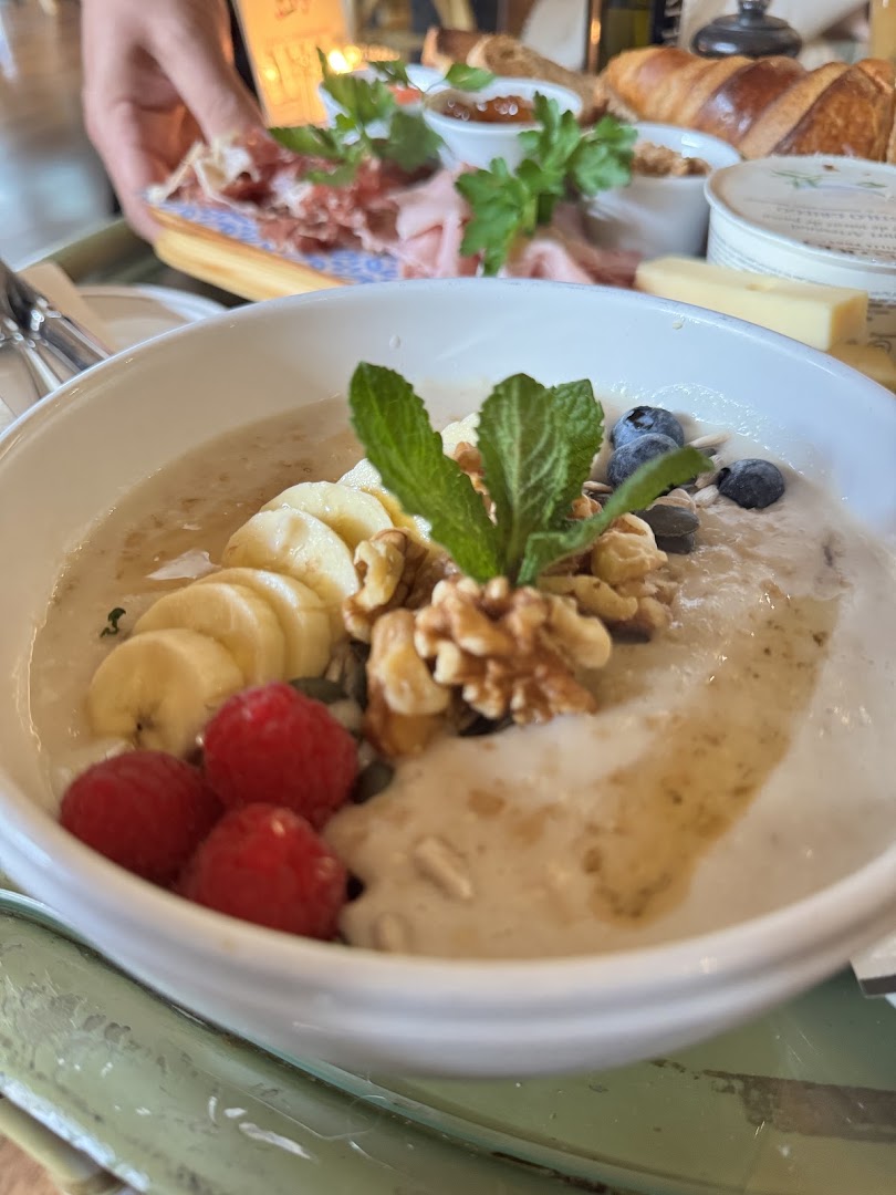 Reverb: appetizing photo of breakfast food