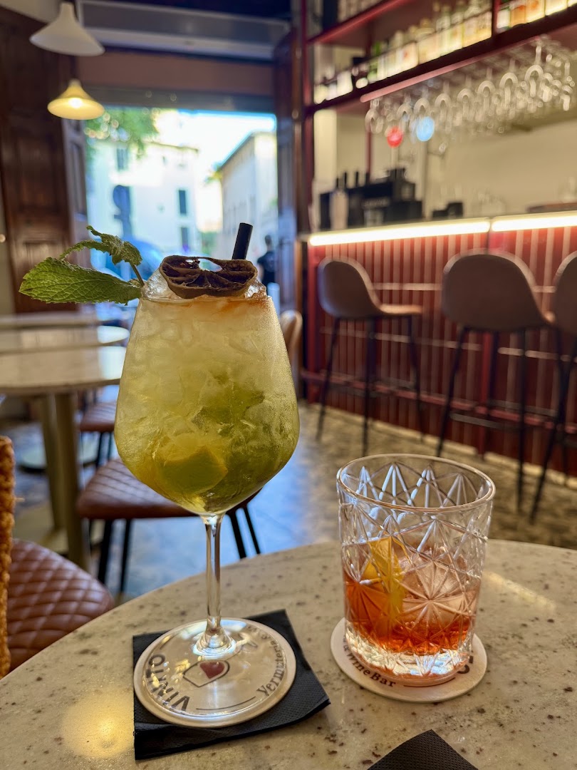 Vinito Vermutería: appealing, high-quality shot of drinks