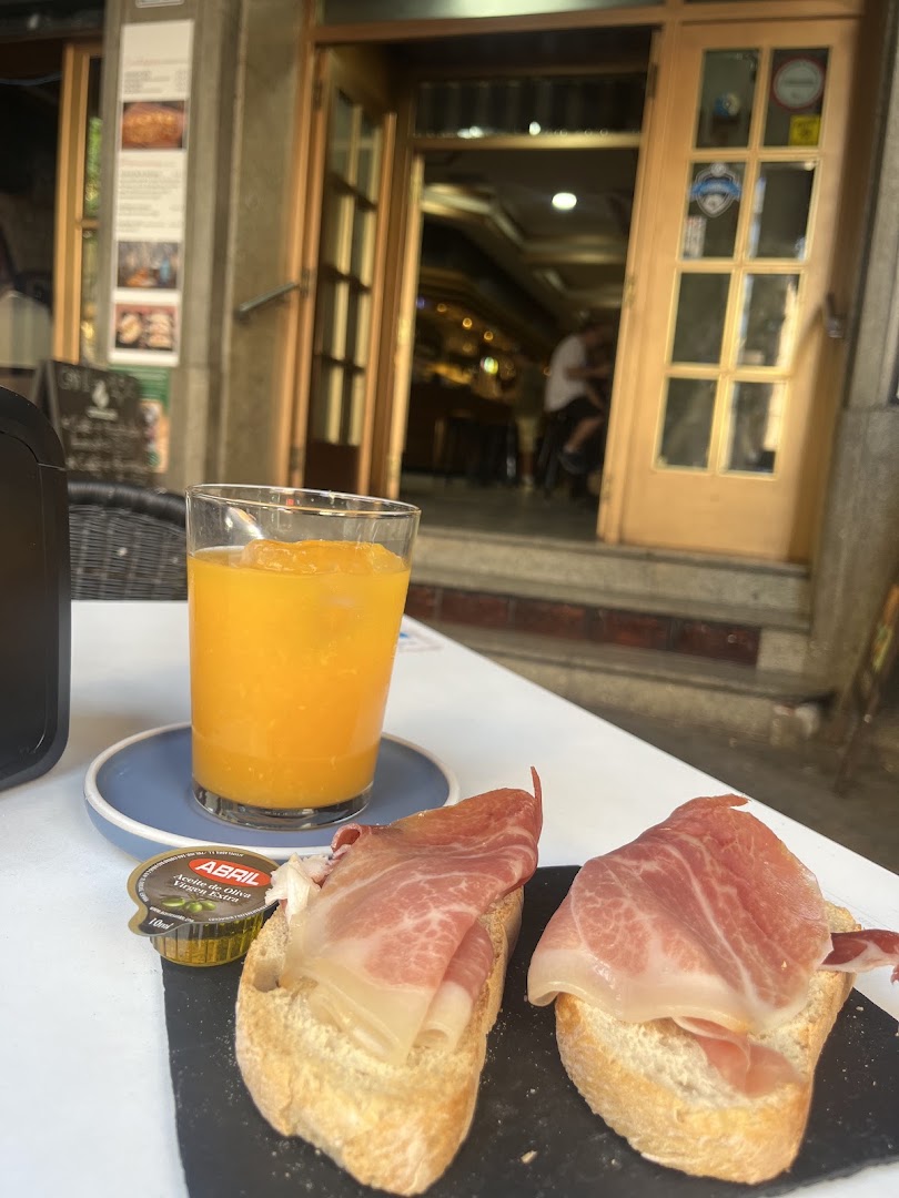 La Pinta y la Loca: appetizing food and drink photo