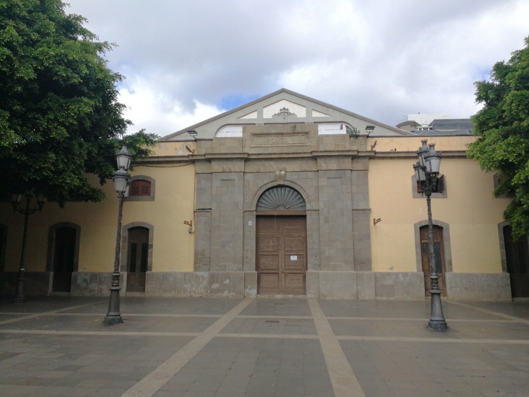 Centro de Arte La Recova: clear exterior view of venue