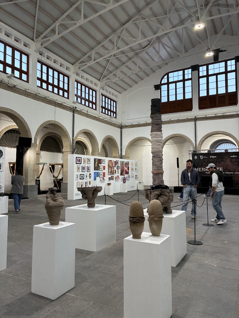 Centro de Arte La Recova: clear view of gallery exhibition