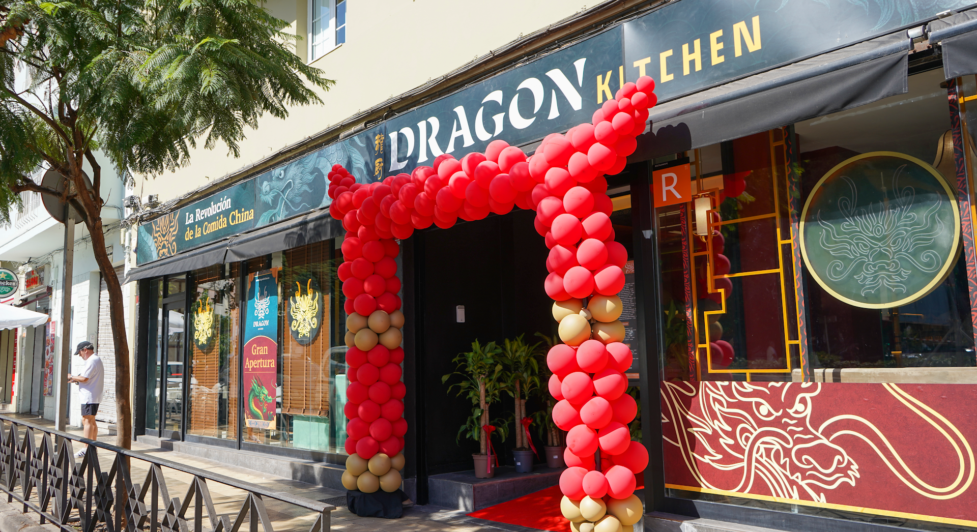 Dragon Kitchen: clear exterior shot of restaurant