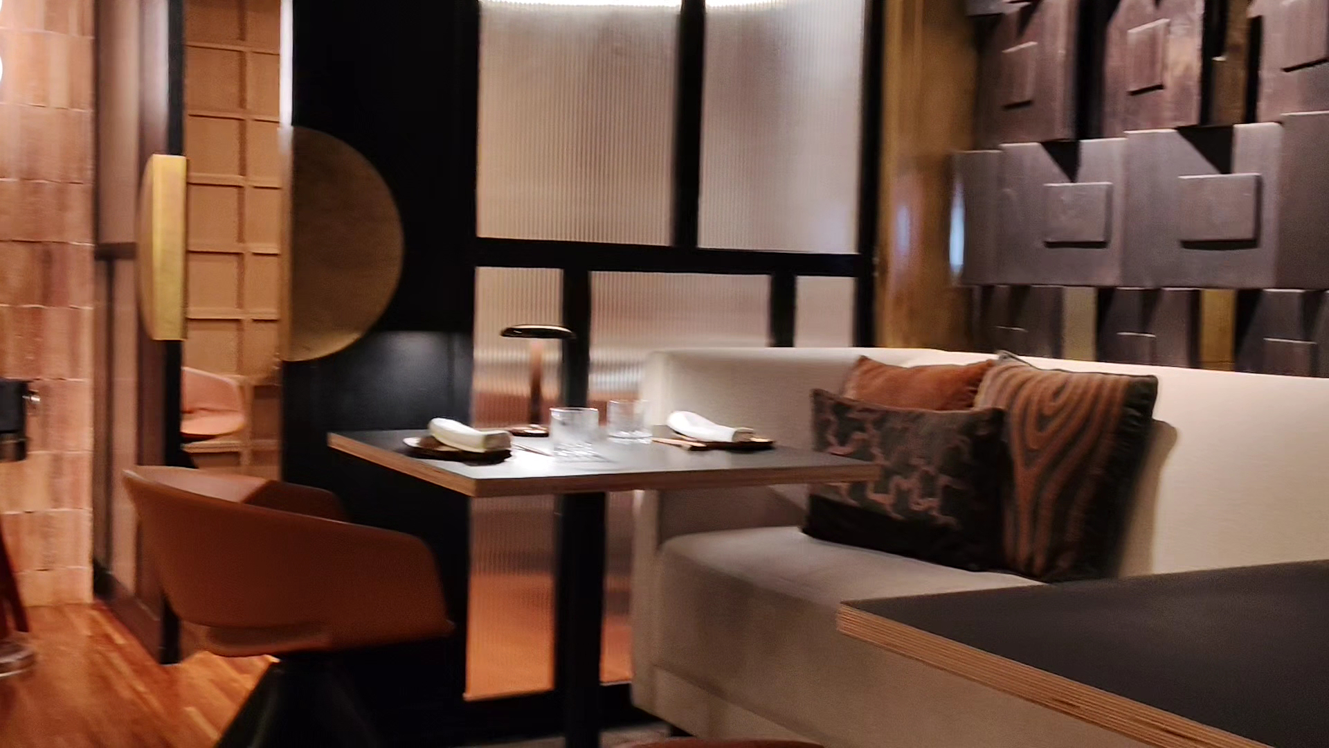 Duke: high quality interior atmosphere shot