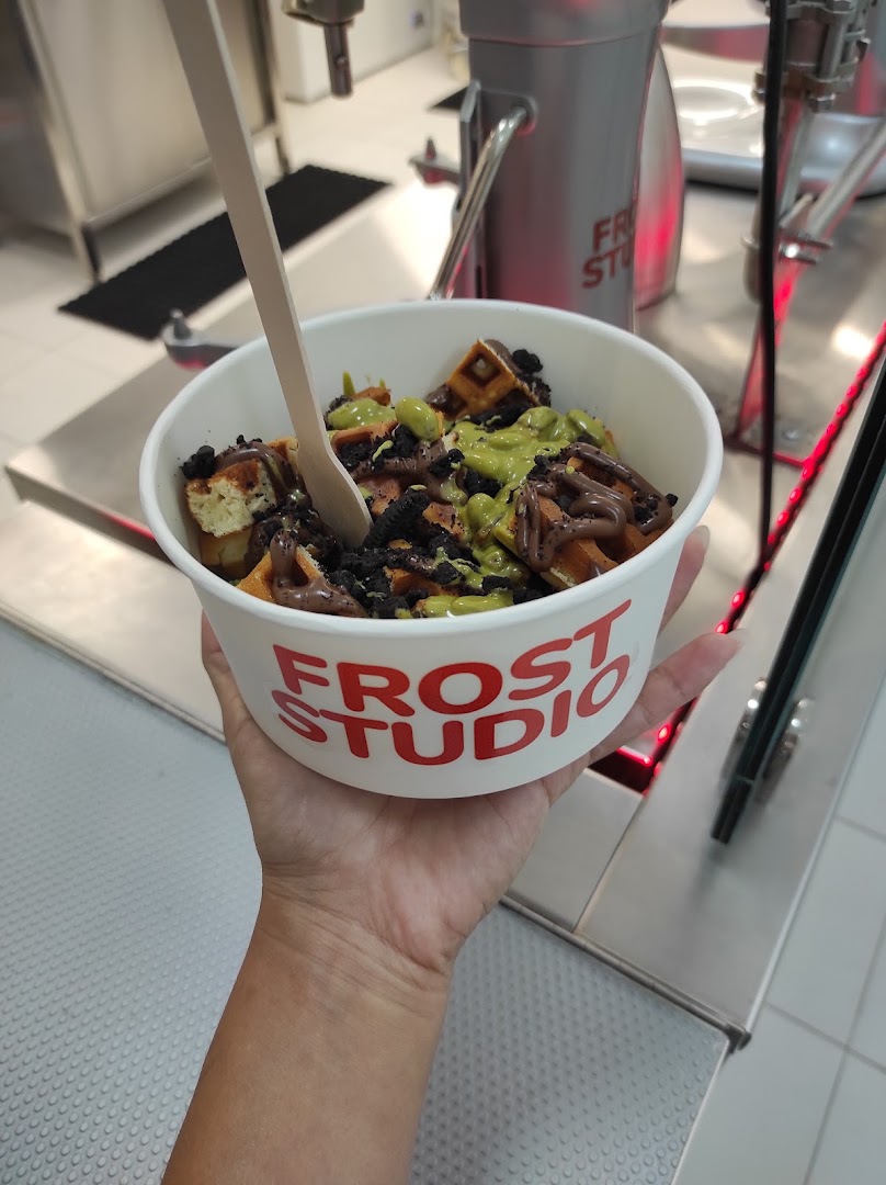 Frost Studio: appetizing food photo with branding