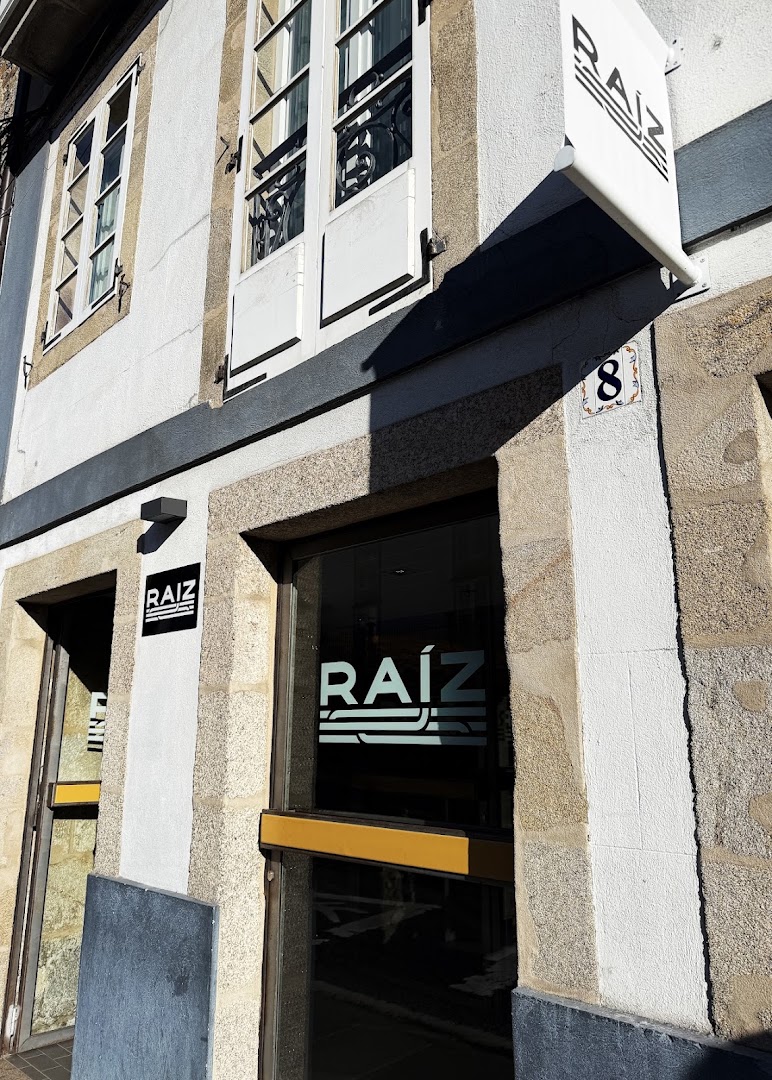 Raíz: clear photo of restaurant exterior