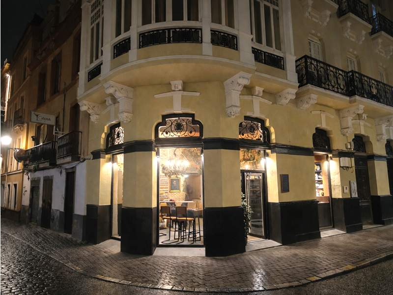 Comté Vinoteca: attractive exterior shot of venue