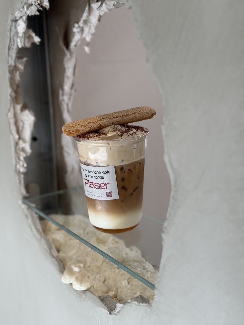 Plasér: appetizing product shot of drink