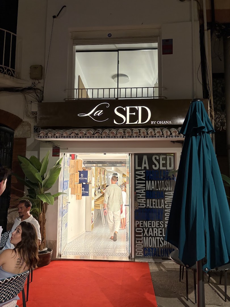 La Sed: clear, inviting exterior shot