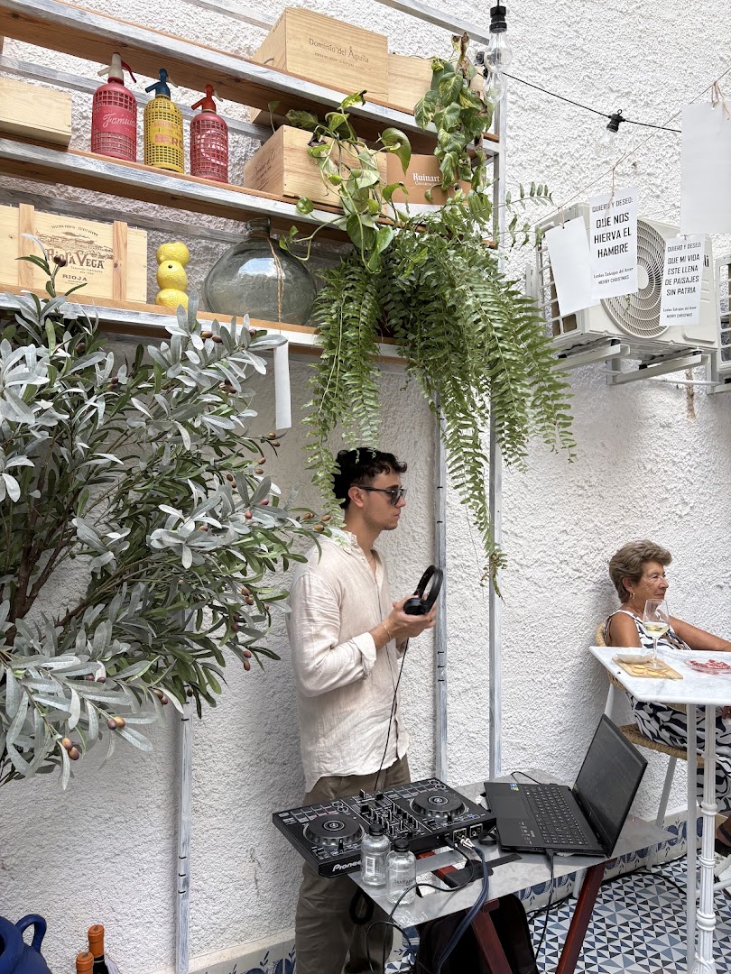 La Sed: venue atmosphere and activity