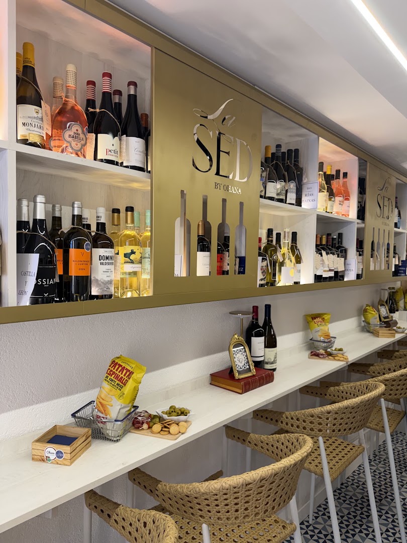 La Sed: attractive, professional interior bar shot