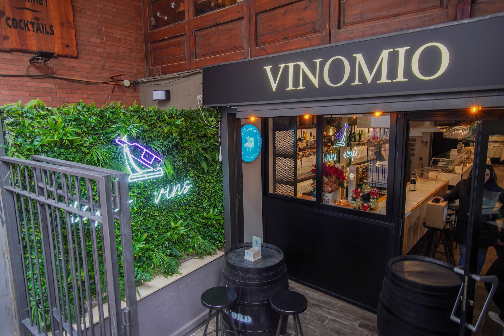 Vinomio: clear, inviting exterior restaurant shot