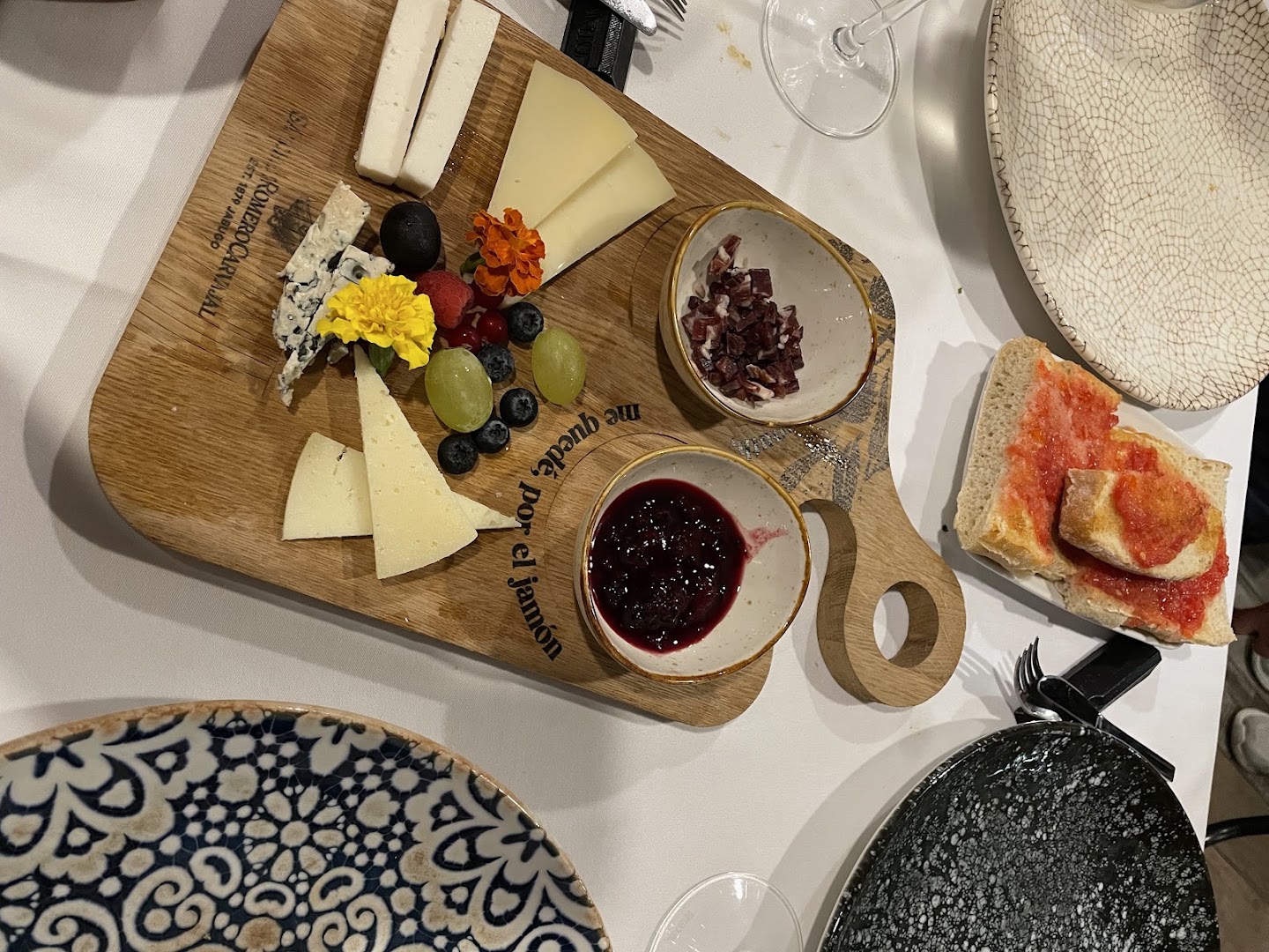 Vinomio: appetizing food presentation and professional presentation
