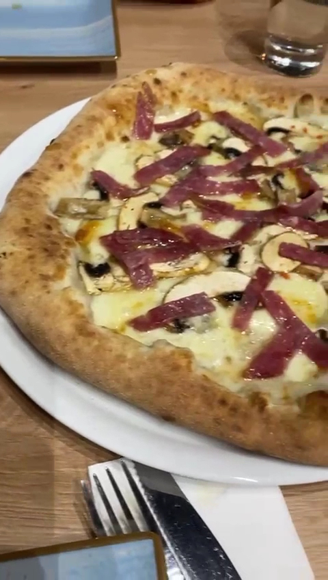 Spiga Napoletana: appetizing photo of restaurant pizza