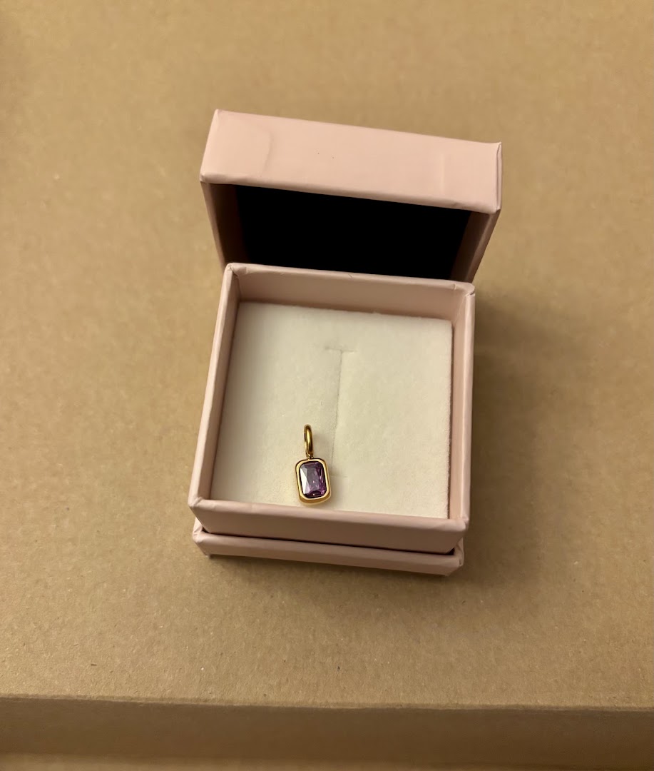 Blanca Romeo Jewelry: clear product photo in packaging