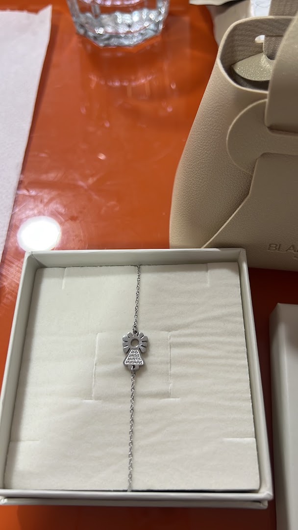 Blanca Romeo Jewelry: clear product photo of jewelry