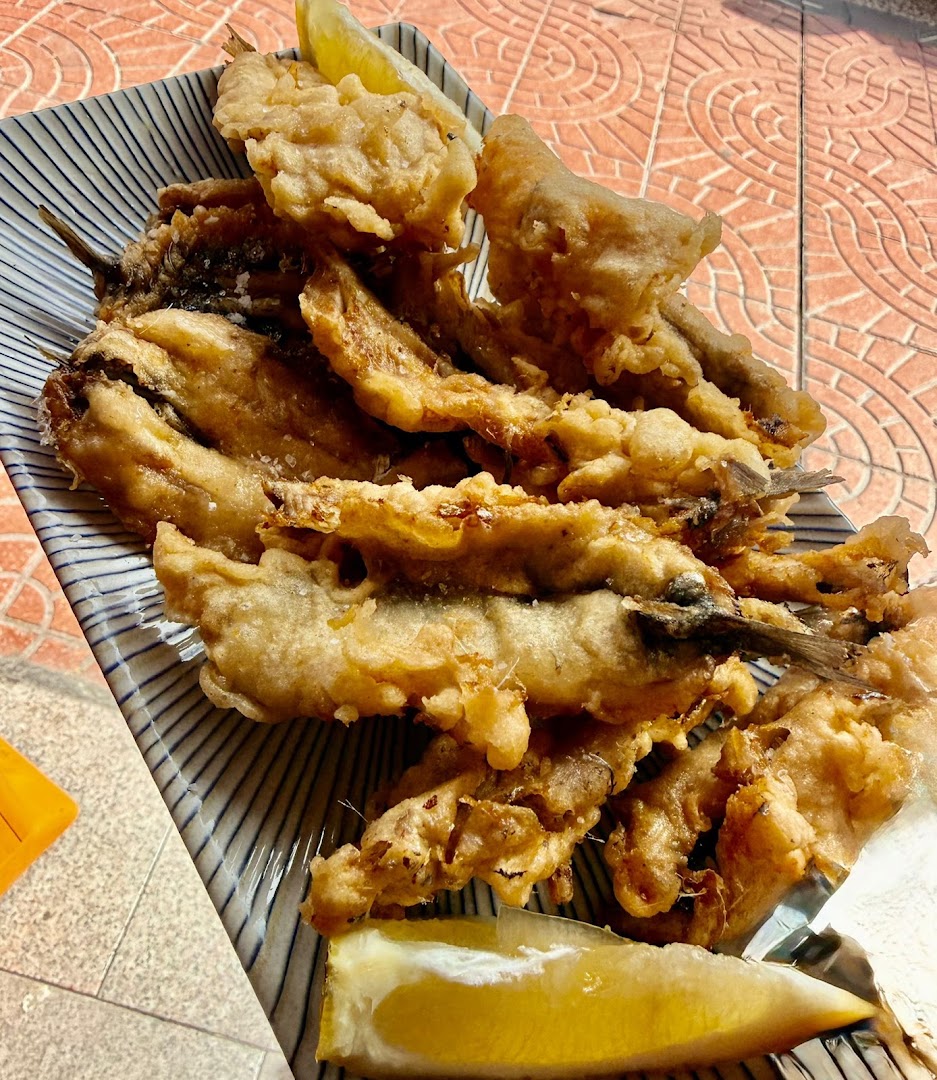 Del Medio: appetizing photo of fried fish