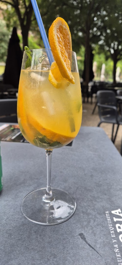 Del Medio: appetizing photo of a cocktail