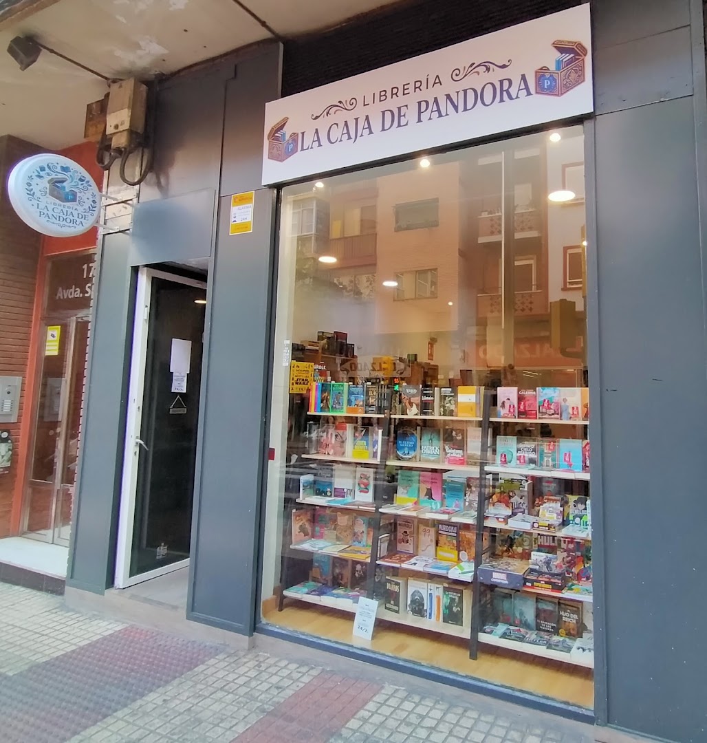 La Caja de Pandora: clear storefront photo showing shop