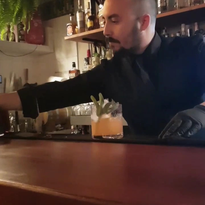 Moonlight Experimental Bar: professional bartender preparing a cocktail