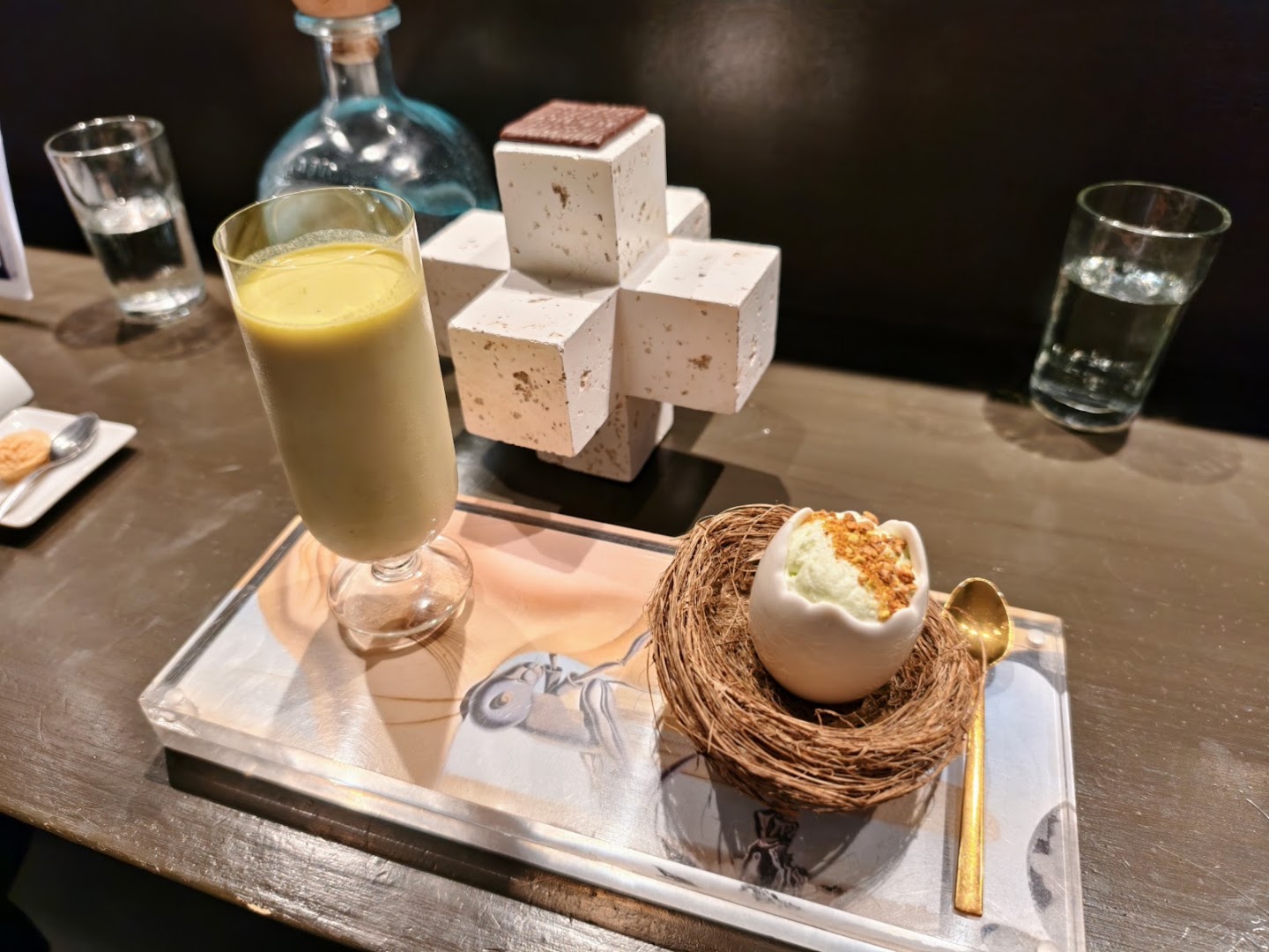 Moonlight Experimental Bar: high quality presentation of drinks